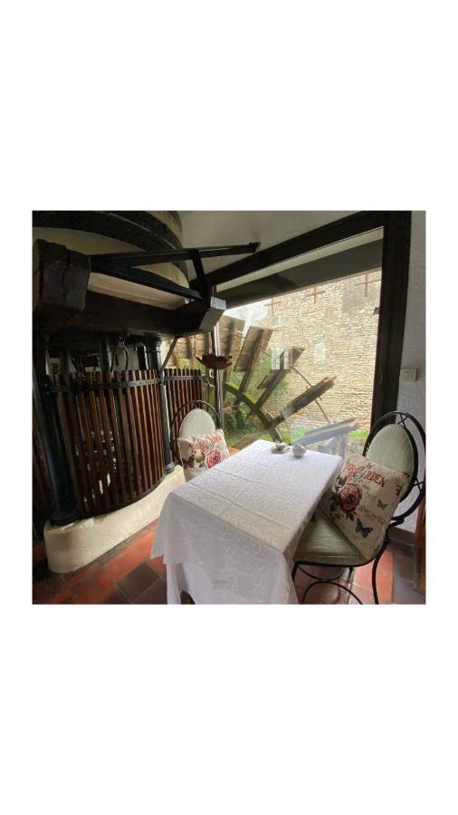 Le Vieux Moulin Bed & Breakfast Bouhet Ngoại thất bức ảnh